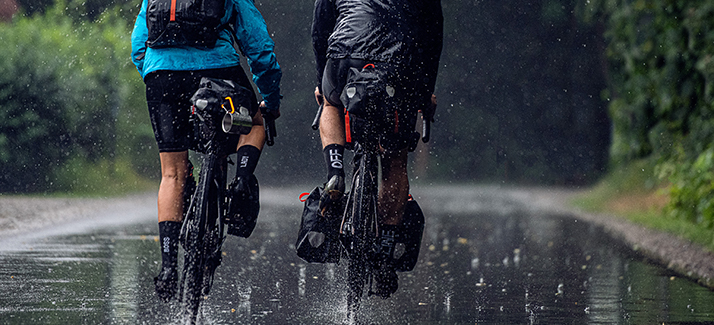 Deze waterdichte fietstassen zijn een duurzamere keuze