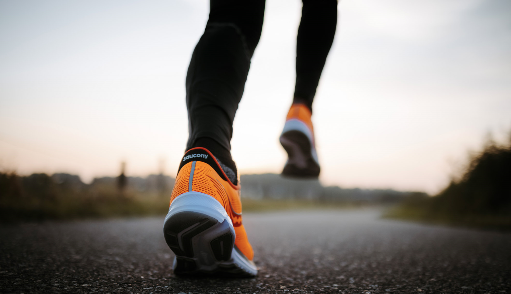 hardloper rent over verharde weg