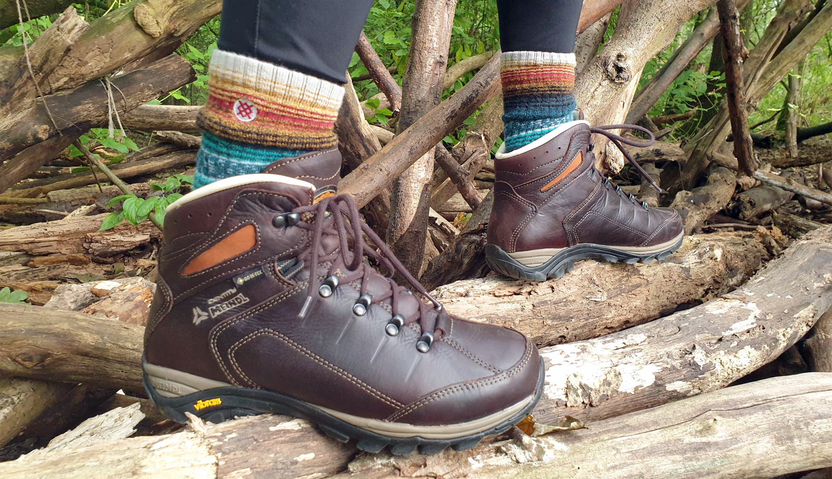 meindl schoen lopen over grote takken