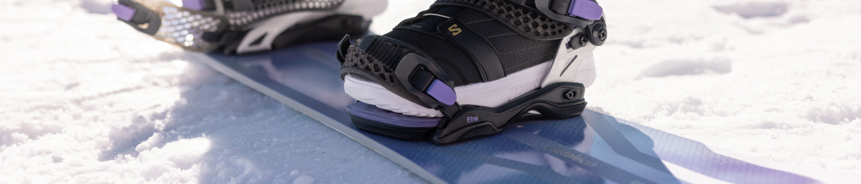 snowboard in de sneeuw